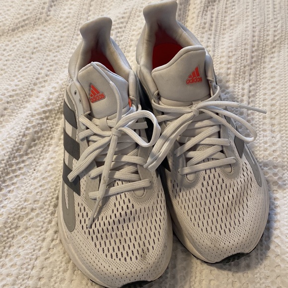 Adidas runners - Picture 2 of 3